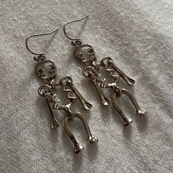SHEIN Jewelry - ‼️BOGO SALE‼️💀👻🎃 SHEIN Halloween Spooky Silver Dangly Skeleton Earrings
